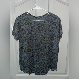 Women’s Old Navy Everywear T-shirt. Size large